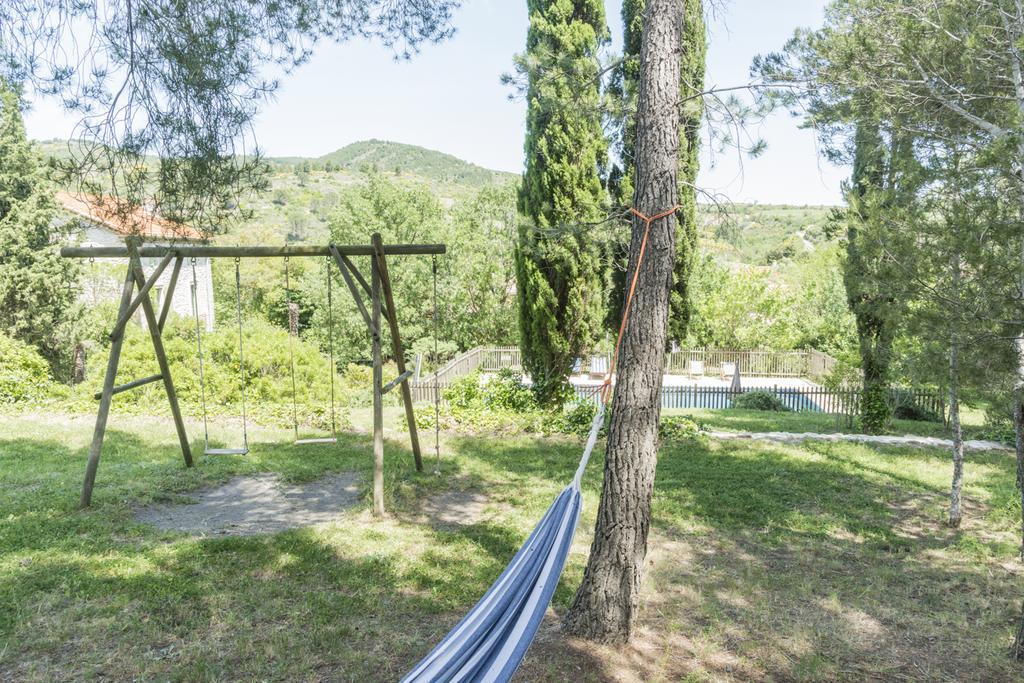 Bed and Breakfast Mas Montluzia Cascastel-des-Corbieres Екстер'єр фото